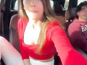 Sesso in macchina in un parcheggio