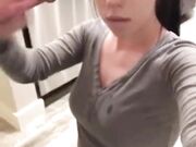 Pompino in cucina dalla mia sorellastra