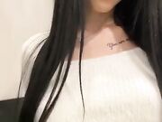 Italiana si masturba nel bagno del centro commerciale