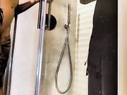 All'idraulico non sa resistere la troia tatuata