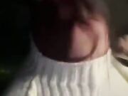 Ragazza rossa italiana si masturba in auto