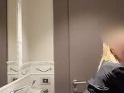 Stavolta doppio dildo nel bagno