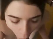 Morettina fa un pompino al ragazzo