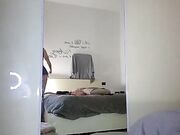 Lecca il culo a suo marito e glielo spompina