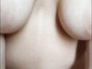 Teen dalle belle tette si fa scopare a smorzacandela