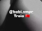 Troia mostra il culo gratis