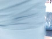 SUcchino il cazzo a 2 amici che le vengono in faccia