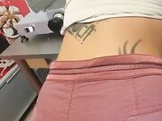 Dai che me la scopo al bar dietro il bancone