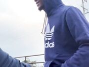 italiana si fa scopare da un nero per strada