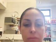 Vado a lavorare al bar coi pantaloni sborrati