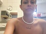 Vado a lavorare al bar coi pantaloni sborrati