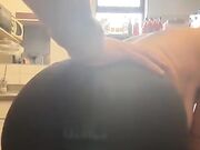 Vado a lavorare al bar coi pantaloni sborrati