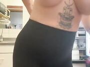 Vado a lavorare al bar coi pantaloni sborrati