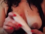 Mia moglie troia si masturba e si tocca