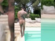 Stallone italiano in piscina