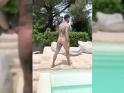 Stallone italiano in piscina