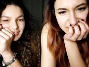 Amiche italiane sculettano nude