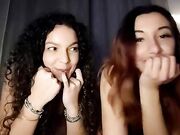 Amiche italiane sculettano nude