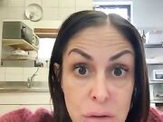 Barista italiana tettona lo succhia al lavoro