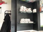 Barista italiana tettona lo succhia al lavoro