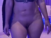 Milf tatuata ditalino con orgasmo nell'idromassaggio