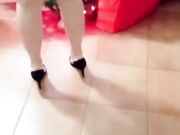 Si masturba sotto l'albero