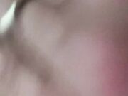 Me lo sbatte nel culo e mi masturba forte