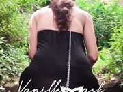 Il padrone porta Vanille al guinzaglio a fare squat