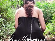 Il padrone porta Vanille al guinzaglio a fare squat