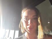 Esibizionismo in casa davanti ai coinquilini