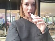 Esibizionismo in casa davanti ai coinquilini