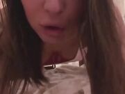 Tradisco fidanzato col suo amico che mi viene dentro