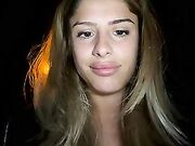 Ditalino rischioso al supermercato bionda italiana