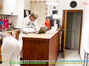 ZIA IN LEGGINGS BIANCHI ECCITA IL NIPOTE SEGAIOLO