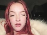 Mi faccio sditalinare in auto da sto guardone