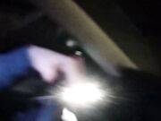 Milf si fa palpare le tette mentre guida