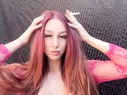 Artemisia sigaretta con tette fuori