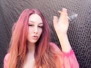 Artemisia sigaretta con tette fuori