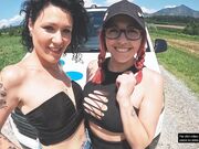 Scopata in macchina tra amici