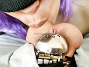 Il tuo mini cazzo non soddisfa le voglie ddi tua moglie