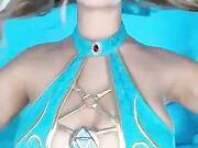 L4ura onlyf4nser tettone travestita da genio della lamp