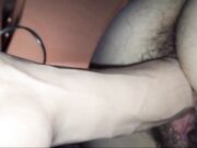 Mi scopo la figa pelosa con il mio vibratore