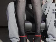 Goggiole di piacere tra le sue gambe