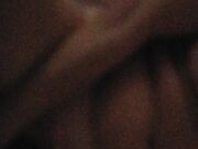 La mia signora porca gioca con il mio cazzo