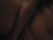 La mia signora porca gioca con il mio cazzo