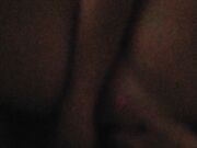 La mia signora porca gioca con il mio cazzo