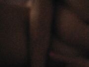 La mia signora porca gioca con il mio cazzo