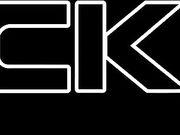 Bionda scopata sul divano da grosso cazzo