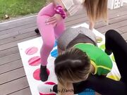 Trio di onlyfanser fa giochi erotici