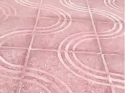 Pezzo di Gnocca Italiana si Masturba in Pubblico